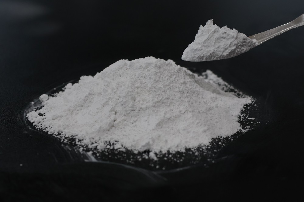 Aluminum hydroxide is used in low-smoke halogen-free cable materials.